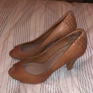 Elliot Luca size 9 tan leather heels
